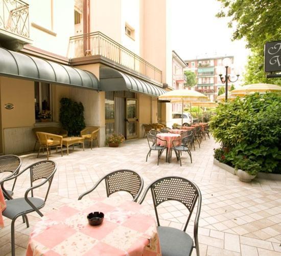 Hotel Residence Villa Lily Чезенатіко Екстер'єр фото